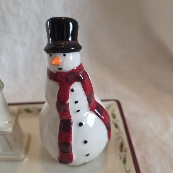 Grasslands Road MERRY - SNOWMAN 6.75" Salt & Pepper w/ Tray 3Pc Set Lamppost - Picture 3 of 12